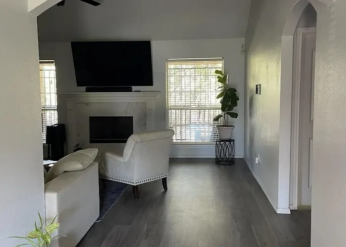 Spacious 3br Fast Wifi 7 Min From Downtown Holiday home