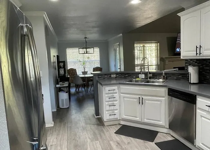 Spacious 3br Fast Wifi 7 Min From Downtown Holiday home Tulsa