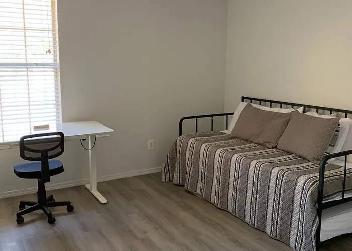 Holiday home Spacious 3br Fast Wifi 7 Min From Downtown *