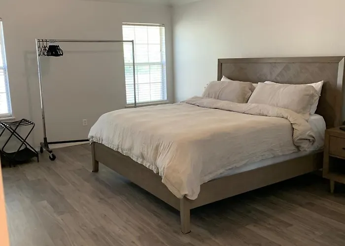 Spacious 3br Fast Wifi 7 Min From Downtown *